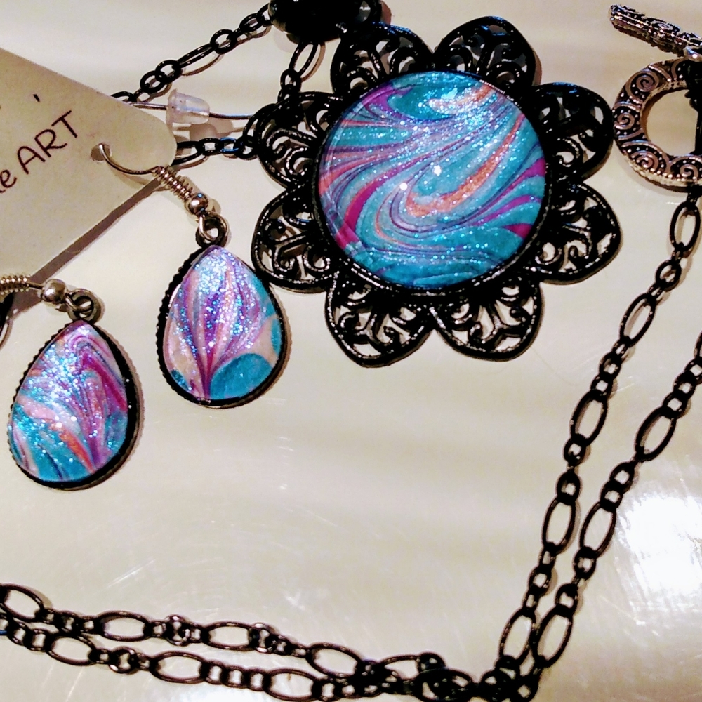 Jewelry Necklace with matching earrings